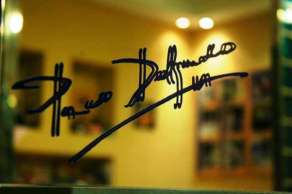 escaparate con la firma Paco Delgado